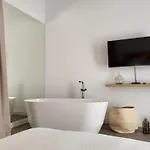 Firefly Luxury With Private Whirlpool Διαμέρισμα