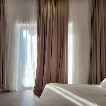 Firefly Luxury With Private Whirlpool