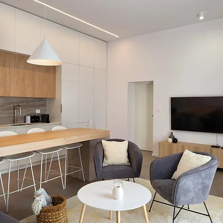 Firefly Luxury With Private Whirlpool *